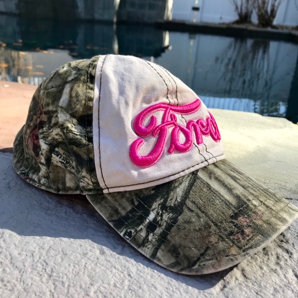 Accessories - Pink ford Camo hat!🌸🌸sold